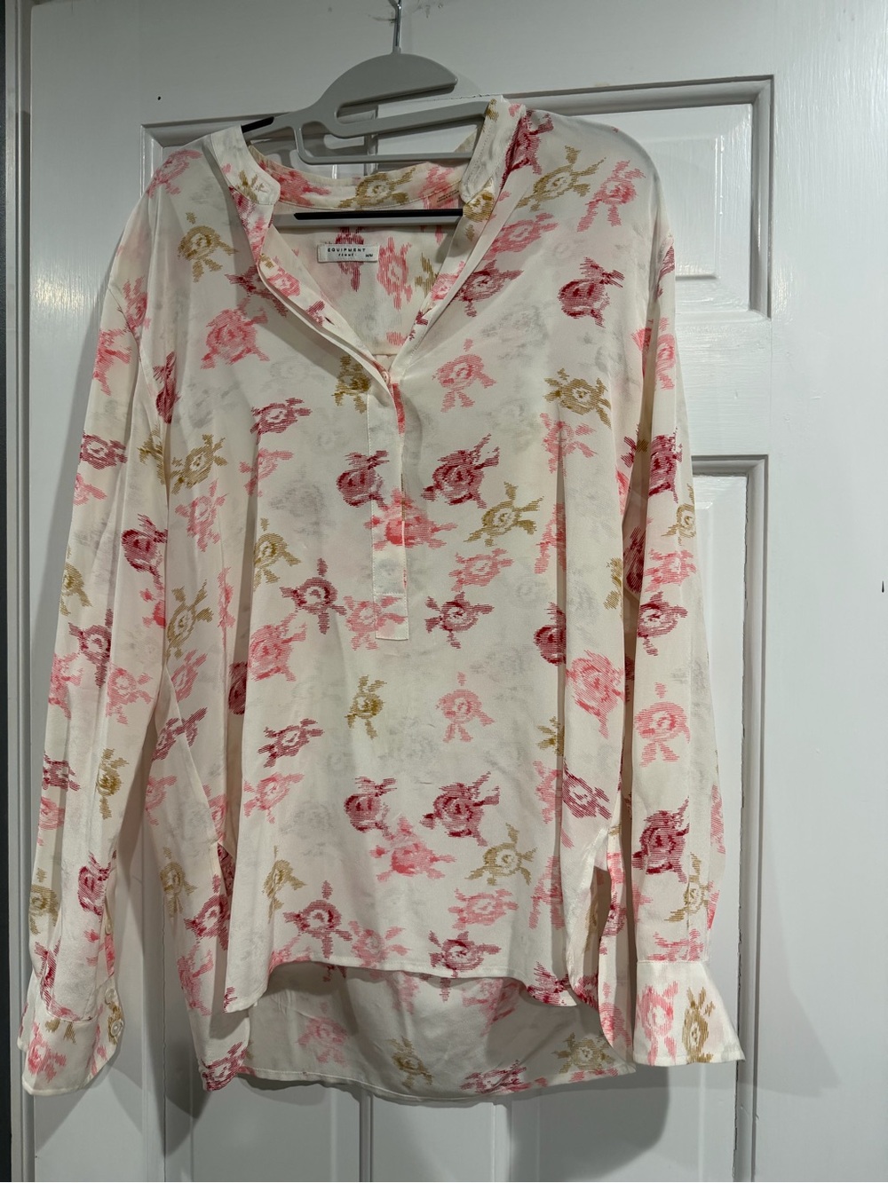 Equipment Women's Floral V-Neck Blouse - Pink & Gold size medium